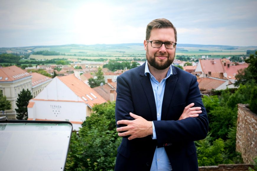 Mo[u]drá politika na jižní Moravě: Rozhovor s Jiřím Nantlem