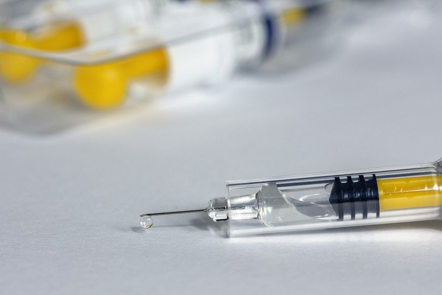 Kauza AstraZeneca: Evropští politici hazardují s důvěrou veřejnosti v očkování